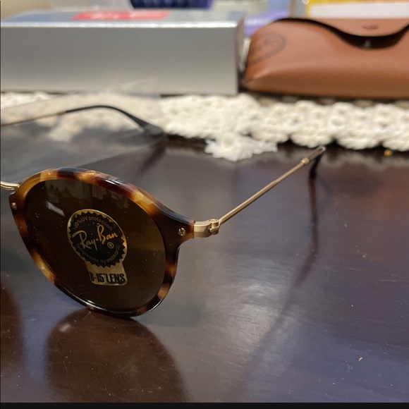 RayBan Sunglasses Round Tortoise Shell - Picture 3 of 3